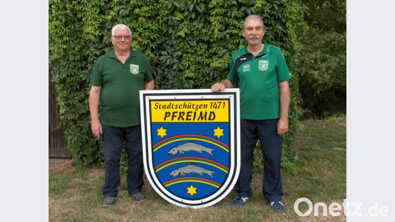 Albert Sittl (links) und Trainer Georg Freundorfer freuen sich über das erfolgreiche Abschneiden bei den Deutschen Meisterschaften. Bild: exb