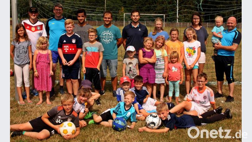 Gruppenfoto nach getaner Arbeit. Die Kinder haben alle Stationen bestens bewältigt. Bild: zer