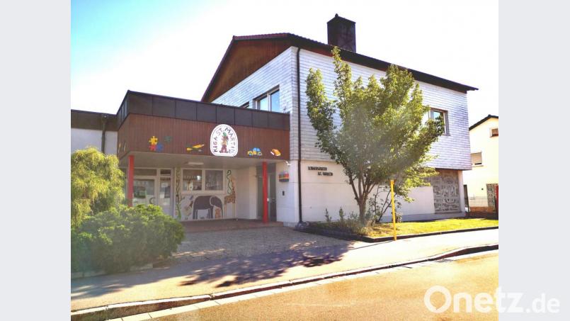 In die beiden kirchlichen Kindergärten im Markt, hier Kindergarten und Krippe St. Martin, muss immer wieder im fünfstelligen Bereich investiert werden. Zwei Drittel der Kosten muss dabei der Markt übernehmen, so dass sich die Markträte in ihrer Sitzung mit diesen Investitionen zu beschäftigen hatten. Am Ende gaben sie grünes Licht. Bild: Thomas Dobler