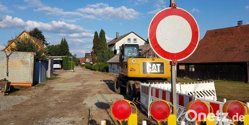 Die Bauarbeiten laufen in der Siedlungsstraße in Ziegelhütte. Bis Oktober wird alles runderneuert. Bild: mef