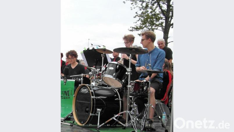 Theo Nirsberger, Marie Hofmann sowie Risa Hladik (von rechts) von der Band &quot;Taktikum&quot; haben sich dem Jazz verschrieben Bild: hl