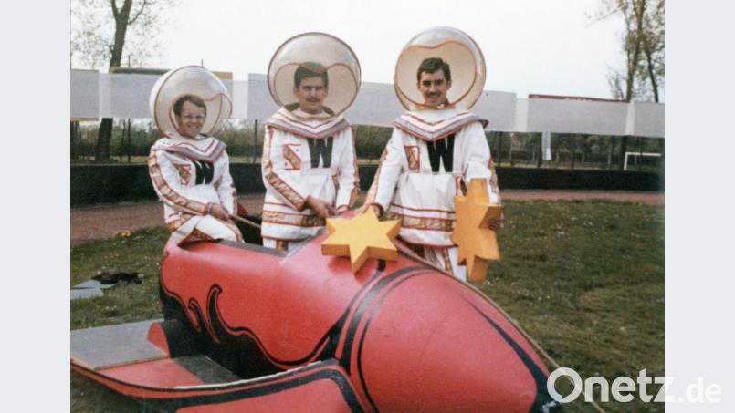 Das erfolgreiche Trio: Hans Sperrer, Gerd Schmid und Norbert Griesbacher lösten ihre Aufgabe beim Wettkampf im Weidener Wasserwerk mit Bravour - dank der enormen Zugkraft des erfolgreichen Judoka Hans Sperrer. Die Weidener Astronauten brachten ihre Rakete mit großem Vorsprung ins Ziel. Repro: Gabi Schönberger