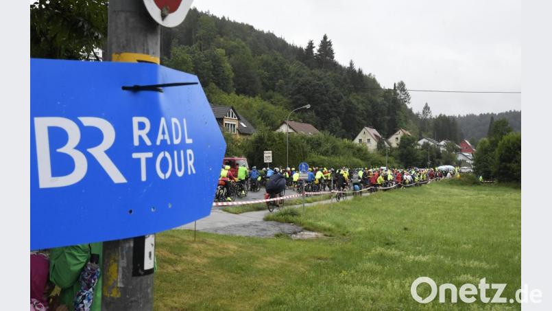 Die 30. BR-Radltour führte am Mittwoch durch den Landkreis Amberg-Sulzbach und stoppte mittags in Amberg. Bild: Petra Hartl