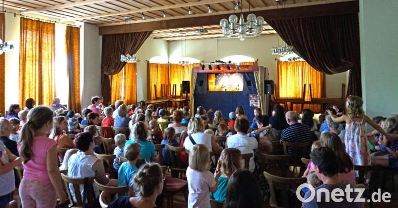 &quot;Kasperl und der Flaschengeist&quot; löst auch in Waldthurn Begeisterung aus. Bild: fvo