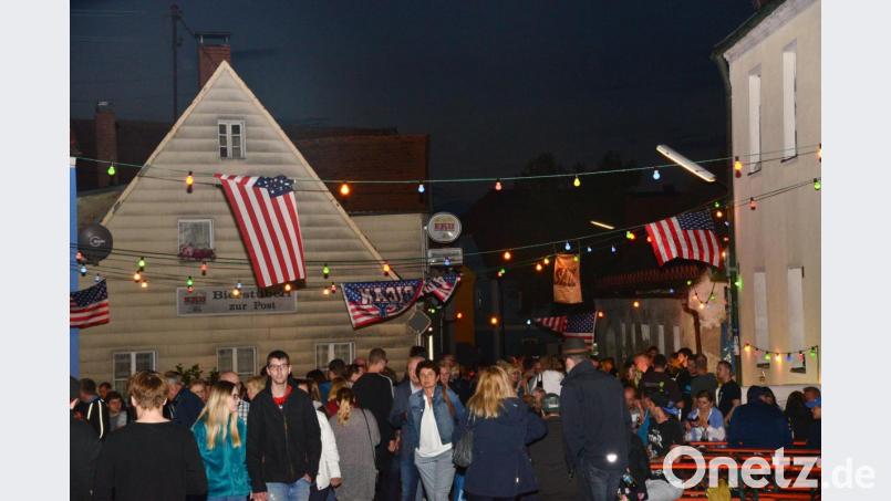 In der Neuenhammer Straße gab es eine "amerikanische Meile", die Fahnen der USA zeigen es deutlich. Bild: bey