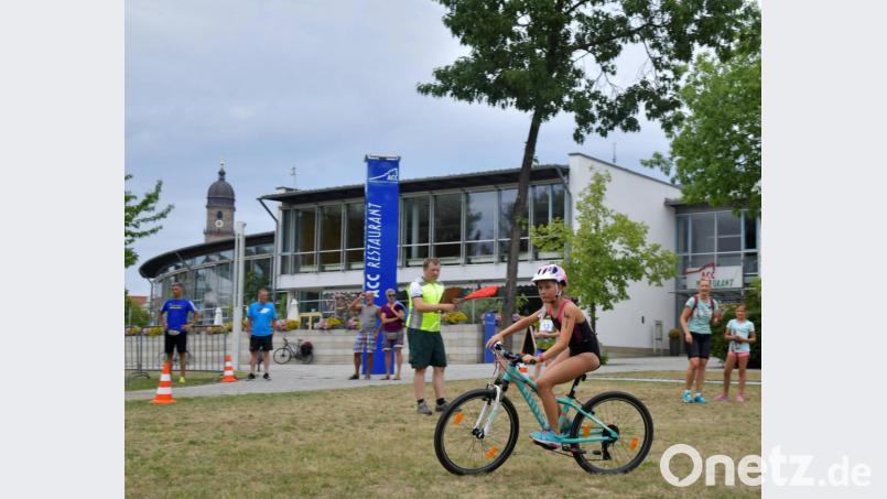 Amberger Piratentriathlon 2019 am 27.07.2019

Vivien Hirsch aus Amberg ist schon voll auf das Ziel fokussiert

Bild: Ziegler Bild: Ziegler