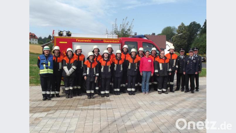 Die erfolgreichen Teilnehmer der Leistungsprüfung der Feuerwehr Querenbach. Bild: exb
