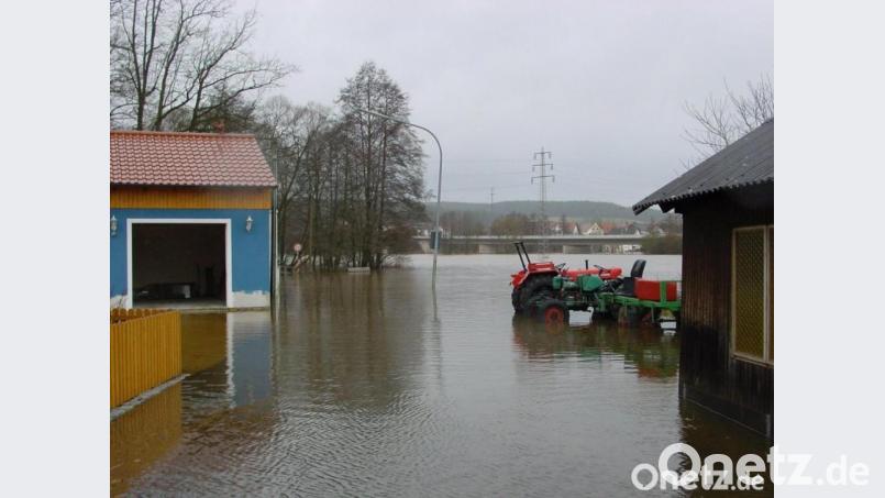 Solche Bilder vom Hochwasser in Pfreimd haben auch die Stadträte im Kopf, wenn es um eine Versicherung gegen Elementarschäden geht. Bild: hm