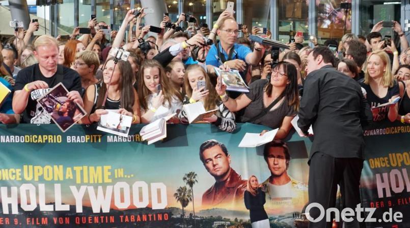 Einer der besten Regisseure in Berlin: Quentin Tarantino und seine Filmcrew zog am Donnerstag Hunderte von Fans ins Sony Center. Bild: Christopher Dotzler