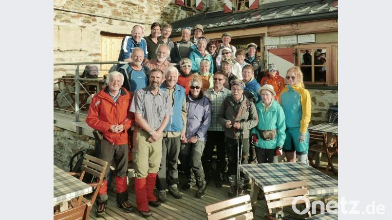 Die Bergfahrer aus Sulzbach-Rosenberg vor dem Ramolhaus in den Ötztaler Alpen. Bild: exb