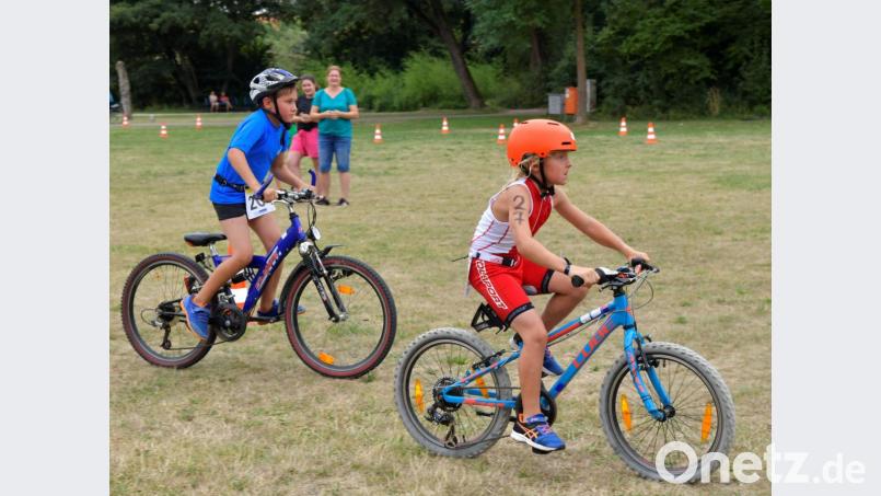Amberger Piratentriathlon 2019 am 27.07.2019

Max Windl vom ATSV Kallmünz (vorne) zusammen mit Christoph Dinauer von der Wasserwacht Velberg auf der Radstrecke


Bild: Ziegler Bild: Ziegler