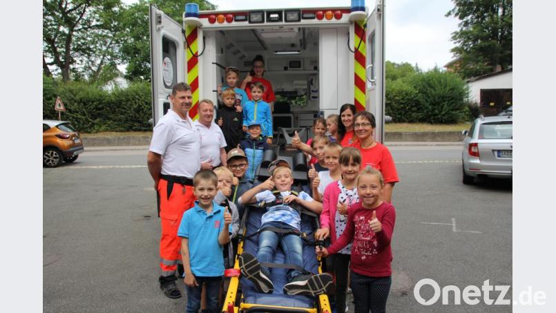 Nun haben die Kinder keine Angst mehr, wenn der Rettungswagen kommt. Sie wissen, dass Hilfe naht. Bild: frd