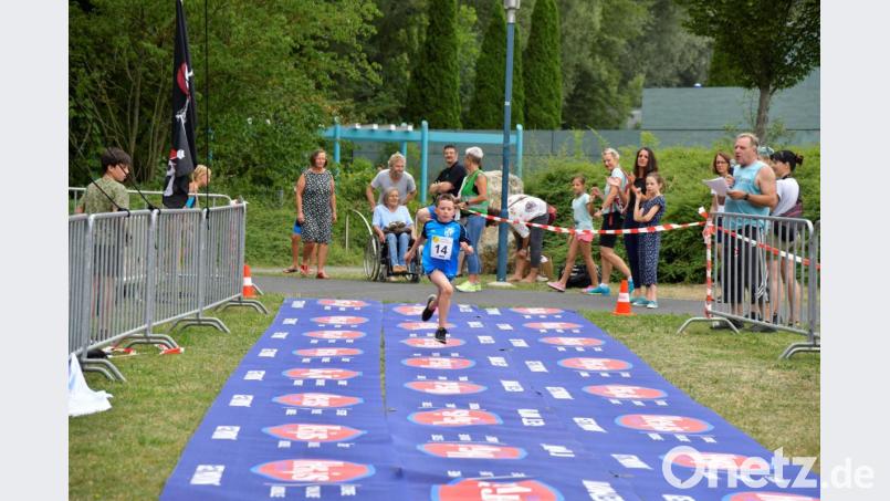 Amberger Piratentriathlon 2019 am 27.07.2019

David Neumann vom TSV Kümmersbruck beim Laufen

Bild: Ziegler Bild: Ziegler