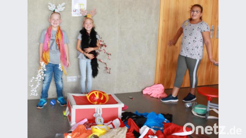 Für ihren Trickfilm konnten sich die Kinder eine eigene Handlung überlegen. Umgesetzt wurde dies unter anderem mit Verkleidungen und Kostümen. Bild: lk