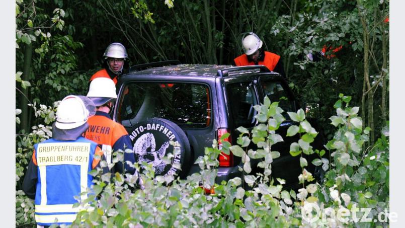 Weil eine 82-Jährige mit ihrem Geländewagen die Vorfahrt einer Hahnbacherin missachtet hatte, stießen sie und der Skoda Kodiq der jungen Frau zusammen. Das Auto landete im Grün. Bild: gf