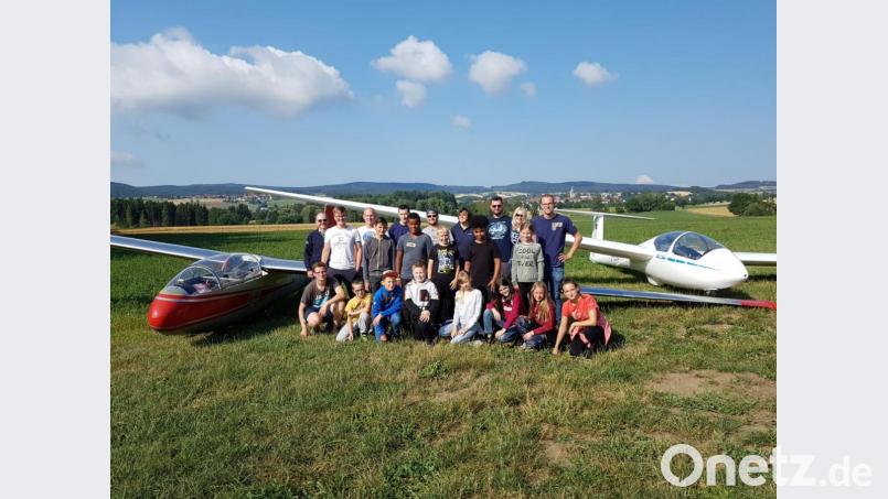 Die beiden Tage auf dem Flugplatz in der Schweißlohe hatte Vorsitzender Harald Morgenstern (hinten, Dritter von rechts) organisiert. Bild: gdö
