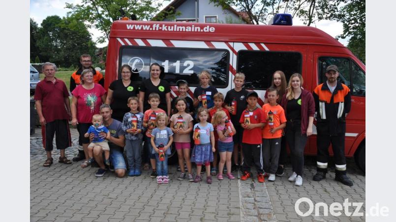 Der Gemeindenachwuchs nahm nicht nur Wissen über die Arbeit der Kulmainer Feuerwehr mit, sondern auch selbst gestaltete Trinkflaschen. Bild: ak