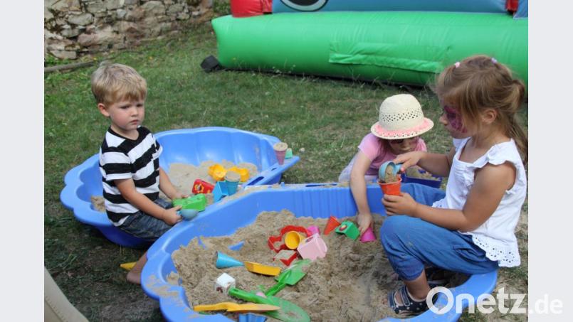 Die kleinen Sandkästen reichten zum Spielen Bild: frd