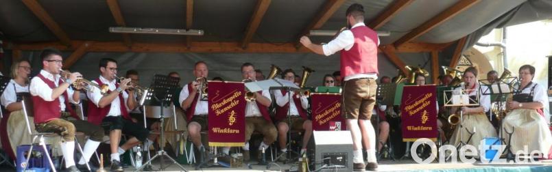 Blasmusik gab es zum Frühschoppen mit der Kapelle Kunschir. Bild: amö