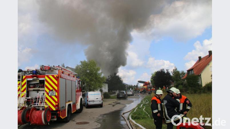 In Berg bei Neumarkt brannte am Sonntagvormittag ein Wohnhaus. Bild: jma