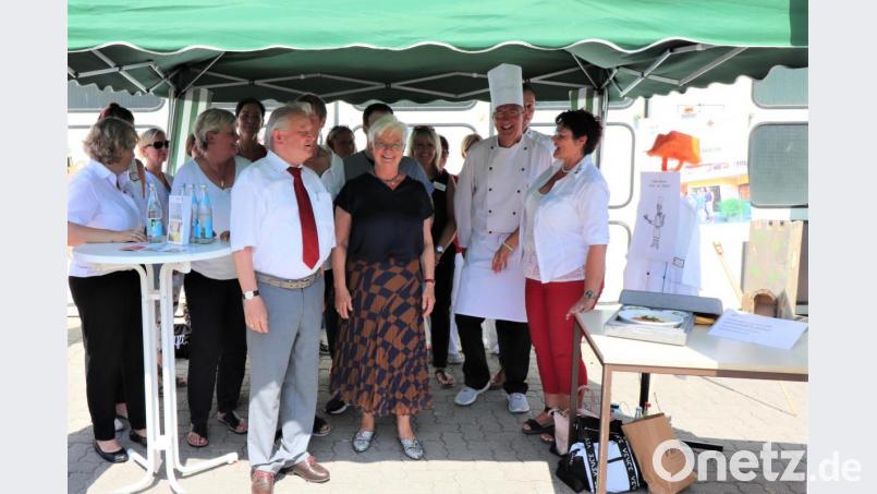 BRK-Präsidentin Gerda Hasselfeldt (Mitte) informierte sich bei einem Besuch in Amberg über die Aufgaben des BRK-Kreisverbands. Bild: exb