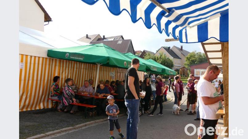 Groß und Klein sind beim Döltscher Dorffest unterwegs. Bild: ils