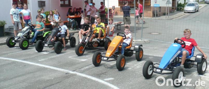 In der Startposition: Heiß begehrt war das Kart-Rennen der Jugendfeuerwehr. Bild: amö