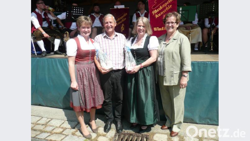 Bürgermeisterin Sonja Meier (links) und ihre Stellvertreterin Maria Baumer (rechts) freuten sich über den Besuch aus der Patengemeinde mit dem ehemaligen Amtsleiter Peter Spreitzer und Bürgermeisterin Sabine Dorner. Bild: amö