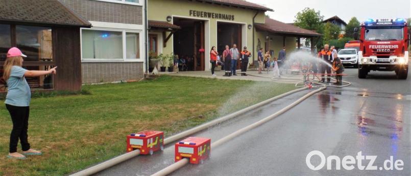 Zielwasser ganz ohne Prozente bewiesen die Kinder beim Ferienprogramm der Kohlerberger Feuerwehr. Bild: jml