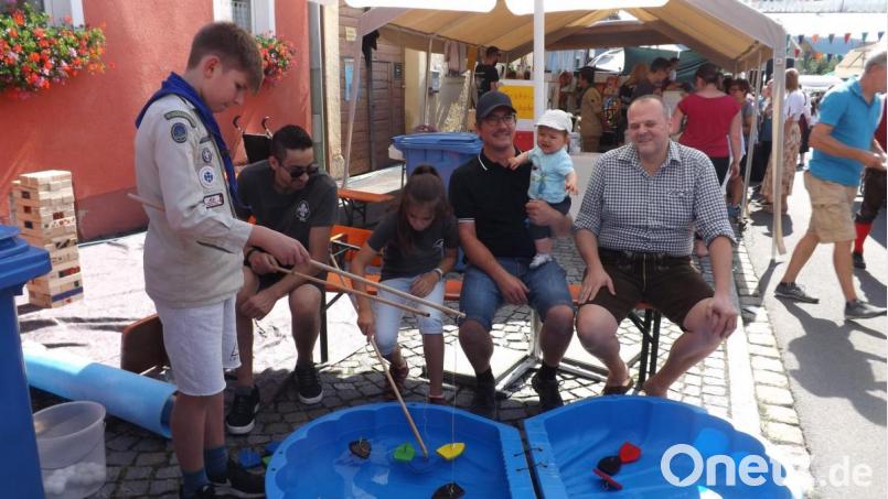 Groß und Klein haben Spaß beim Spielen. Bild: trj