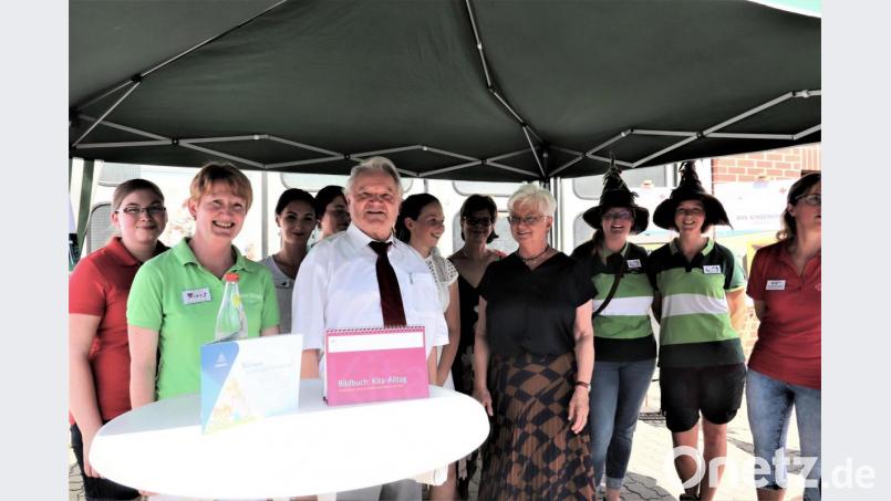 Eine ganze Reihe von BRK-Gruppen und -Institutionen suchten das Gespräch mit ihrer Präsidentin Gerda Hasselfeldt. Bild: exb