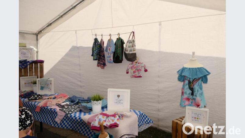 Hobbykünstler beim Döltscher Dorffest. Bild: ui