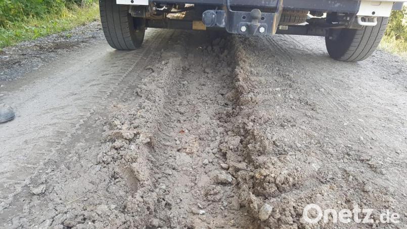 Ob die Suche nach dem Verursacher der Schäden erfolgreich sein wird, ist ungewiss. Nur gut, dass die Baumaschinen noch nicht abgezogen waren. Bild: Gemeinde Wiesau/exb