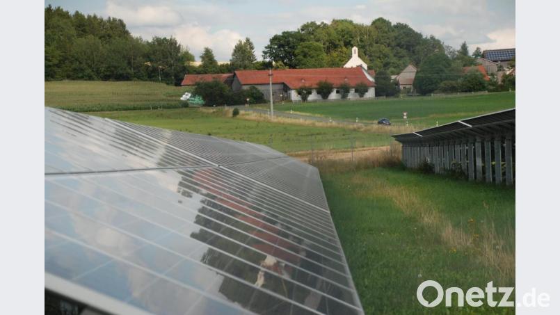 Bislang gibt es im Raum Oberviechtach nur einen Solarpark (Bild) mit einer Nennleistung von 1,3 Megawatt. Wenn der neue Park realisiert wird, kommen 7 Megawatt dazu. Bild: Portner