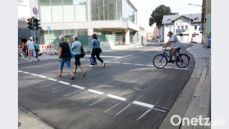 Die Fußgängerampel bei C &amp; A braucht es künftig nicht mehr. Eigentlich. Aus technischen Gründe bleibt sie dennoch. Bild: Gabi Schönberger