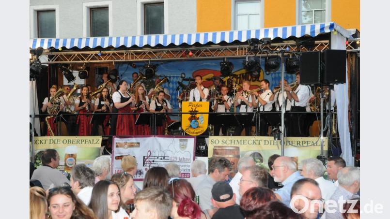 Zu einem richtig &quot;fetzigen&quot; Auskling des 40. Bürgerfestes lud die &quot;Pirker Blechmusi&quot; ein. Bild: bey