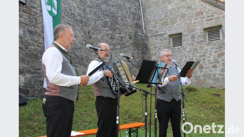 Der „Murachtaler Dreigesang“ ließ den Gottesdienst am Sonntagmorgen mit seinen klaren Stimmen und heimischen Texten, zu einem eindrucksvollen Festgottesdienst werden. Bild: frd