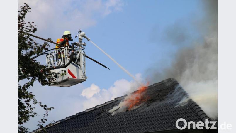 In Berg bei Neumarkt brannte am Sonntagvormittag ein Wohnhaus. Bild: jma