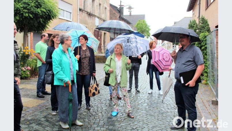Landtagsabgeordnete Sabine Weigand (Mitte) besucht Kemnath unter dem Gesichtspunkt des Denkmalschutzes. Bild: stg