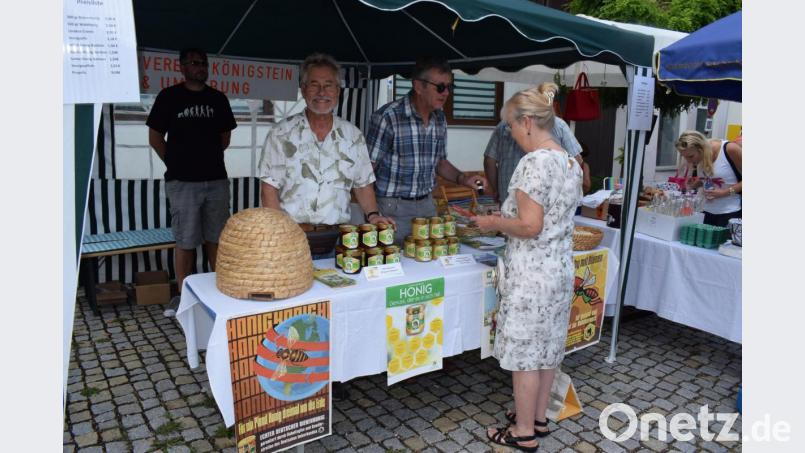 Der Imkerverein Königstein bietet Bienenprodukte an. Bild: wku