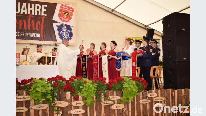 BGR Pfarrer Hans Bauer segnete die Erinnerungsbänder. Bild: bnr