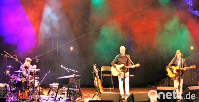 Martin Kälberer, Werner Schmidbauer und Pippo Pollina (v.l.n.r.) begeisterten mit "Süden II" auf der Luisenburg Bild: stg