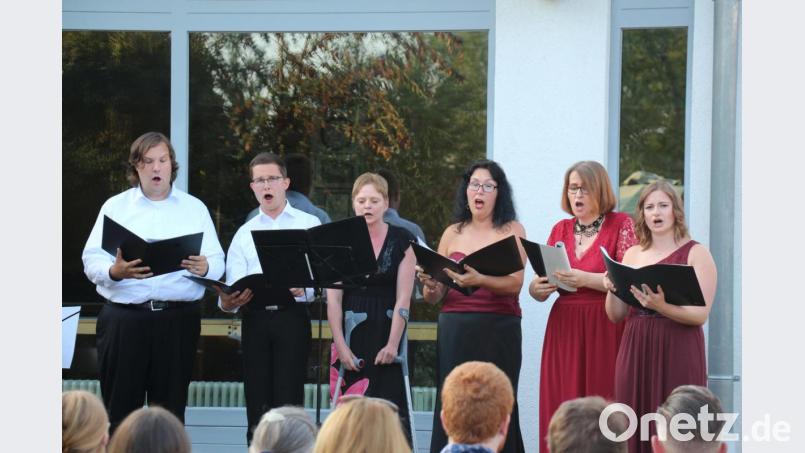 Das Bayreuth-Kulm-Ensemble erfreut wieder mit einer tollen Liederauswahl aus Klassik und Volksgut.
Erstmals wird das Ensemble ergänzt durch Nina Ruppenstein (Dritte von links). Bild: rpp
