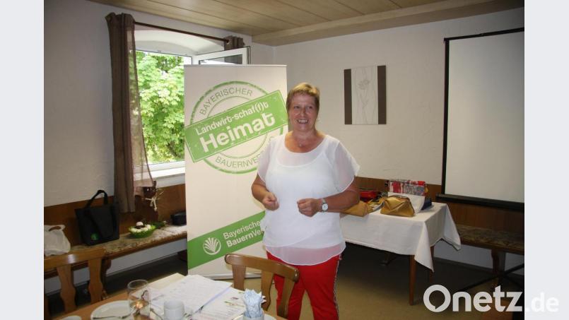 Kreisbäuerin Irmgard Zintl stellte das Jahresprogramm vor und rückte die zurückliegenden Veranstaltungen ins Blickfeld. Bild: wro