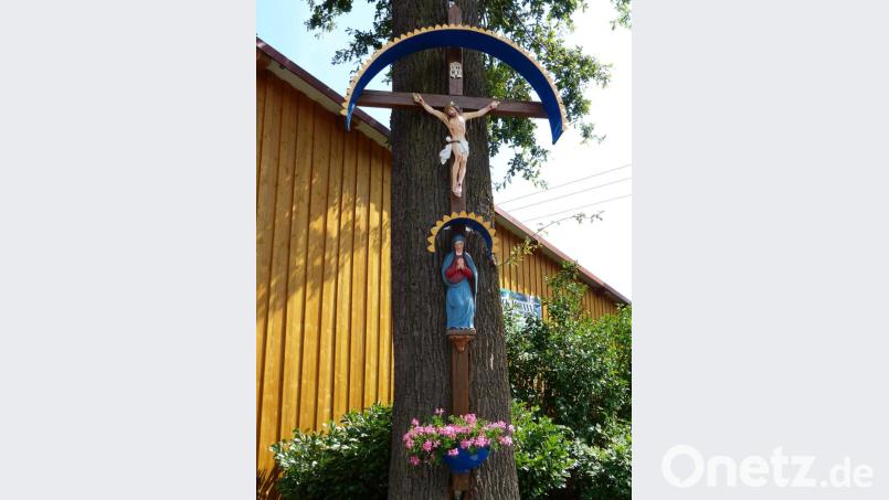 Dieses Kreuz schmückt das Anwesen Nr. 1 in Grünau Bild: hme