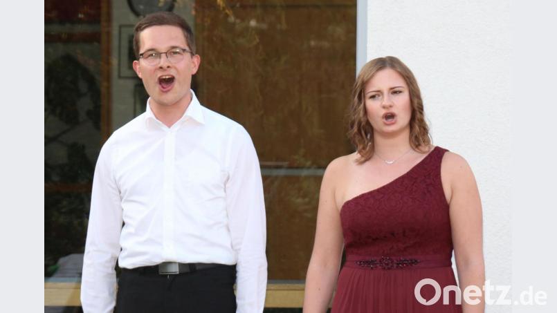 Die beiden &quot;Jüngsten&quot; im Bunde überzeugen mit ihrem Können. Tobias Gesell (Tenor) und Marion Klausfelder (Sopran) gelingt ein harmonisch und locker gesungenes &quot;In einem kühlen Grunde&quot;. Bild: rpp