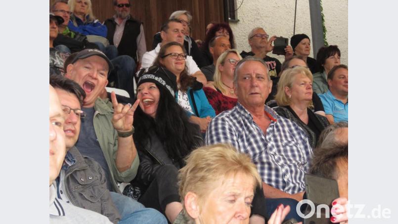 Viele Hardrock-Fans waren an die Freilichtbühne gekommen. Bild: ubb
