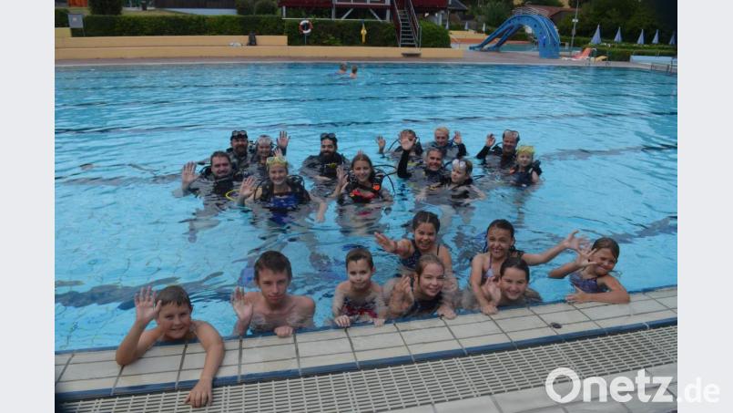 Riesenspaß beim Schnuppertauchen im Freibad hatten die Kinder. Bild: fz