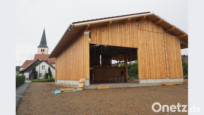 Ob die neue Halle den Blick auf die Silhouette von Pertolzhofen versperrt, ist vor allem eine Sache der Perspektive. Bild: bl