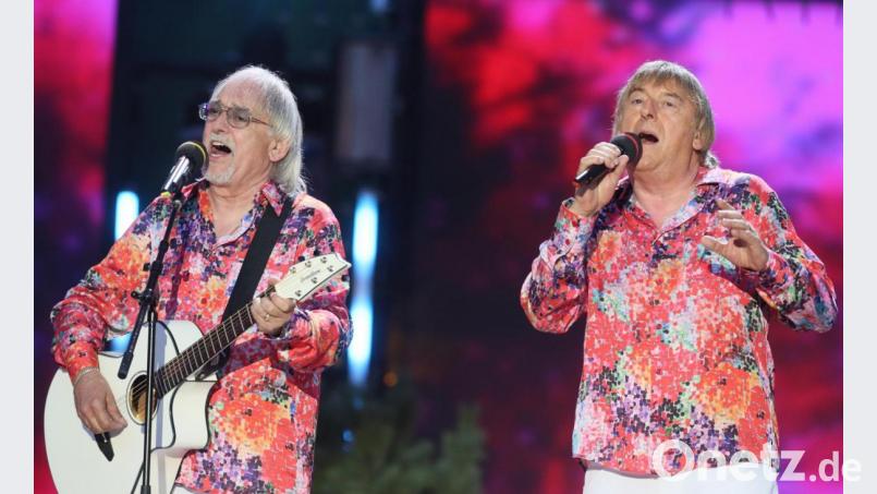 Die „Amigos“ singen im September in der Max-Reger-Halle. Mit etwas Glück gibt es dank Oberpfalz-Medien Karten für das Konzert des Schlagerduos gratis. Bild: Bodo Schackow/dpa